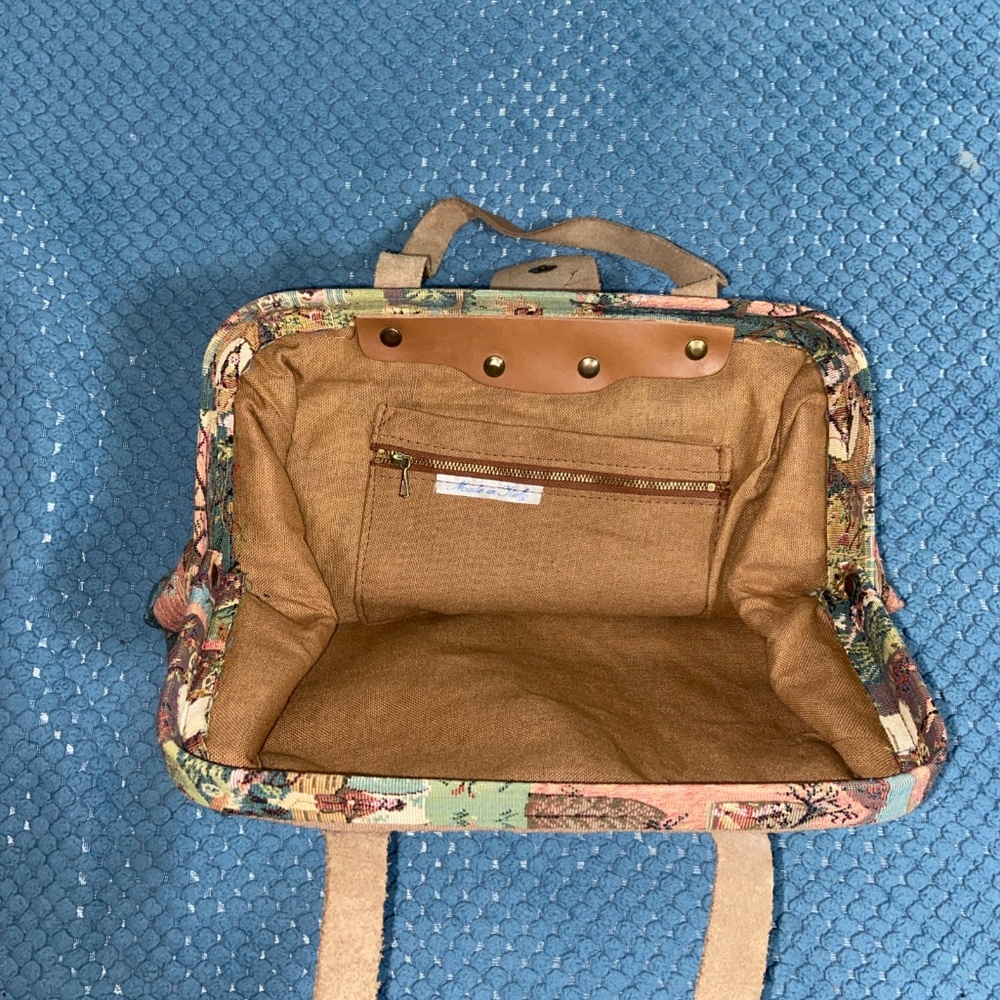 Vintage Tapestry Handbag with Leather Handles – One Of A Kind, Snap Closure - Picture 4 of 6